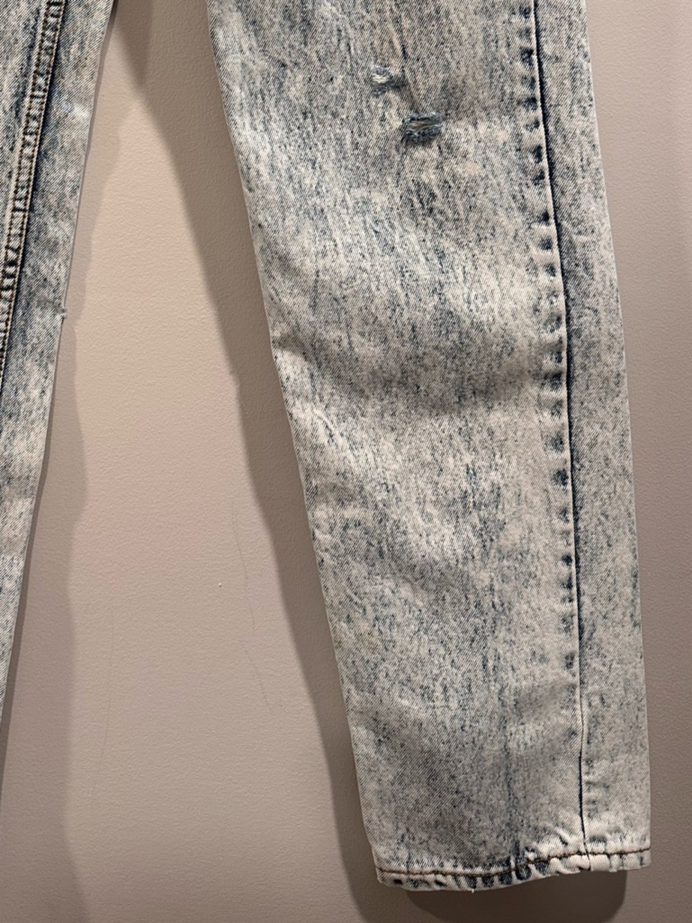 Jordache Men’s Slim Acid Wash Gray Jeans - Picture 13 of 16